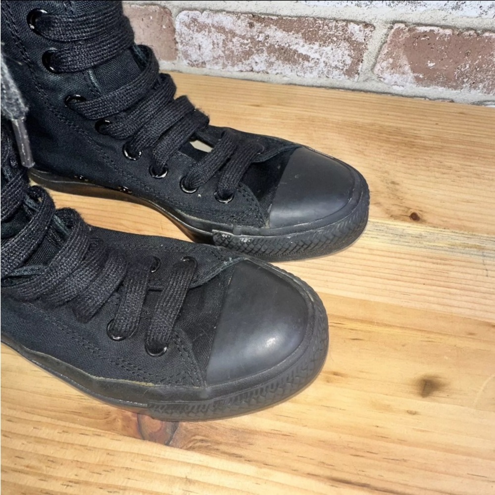 Converse - Picture 3 of 8